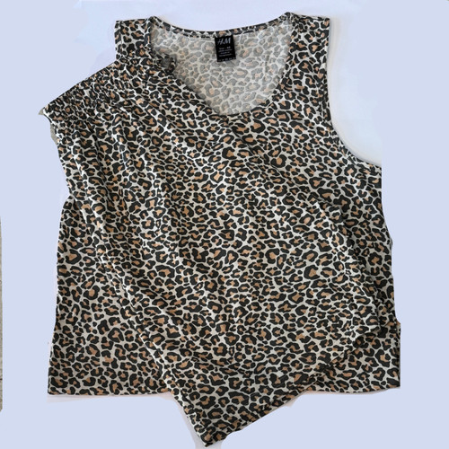تاپ و شرتک زنانه وارداتی نخی طرح دارH&M