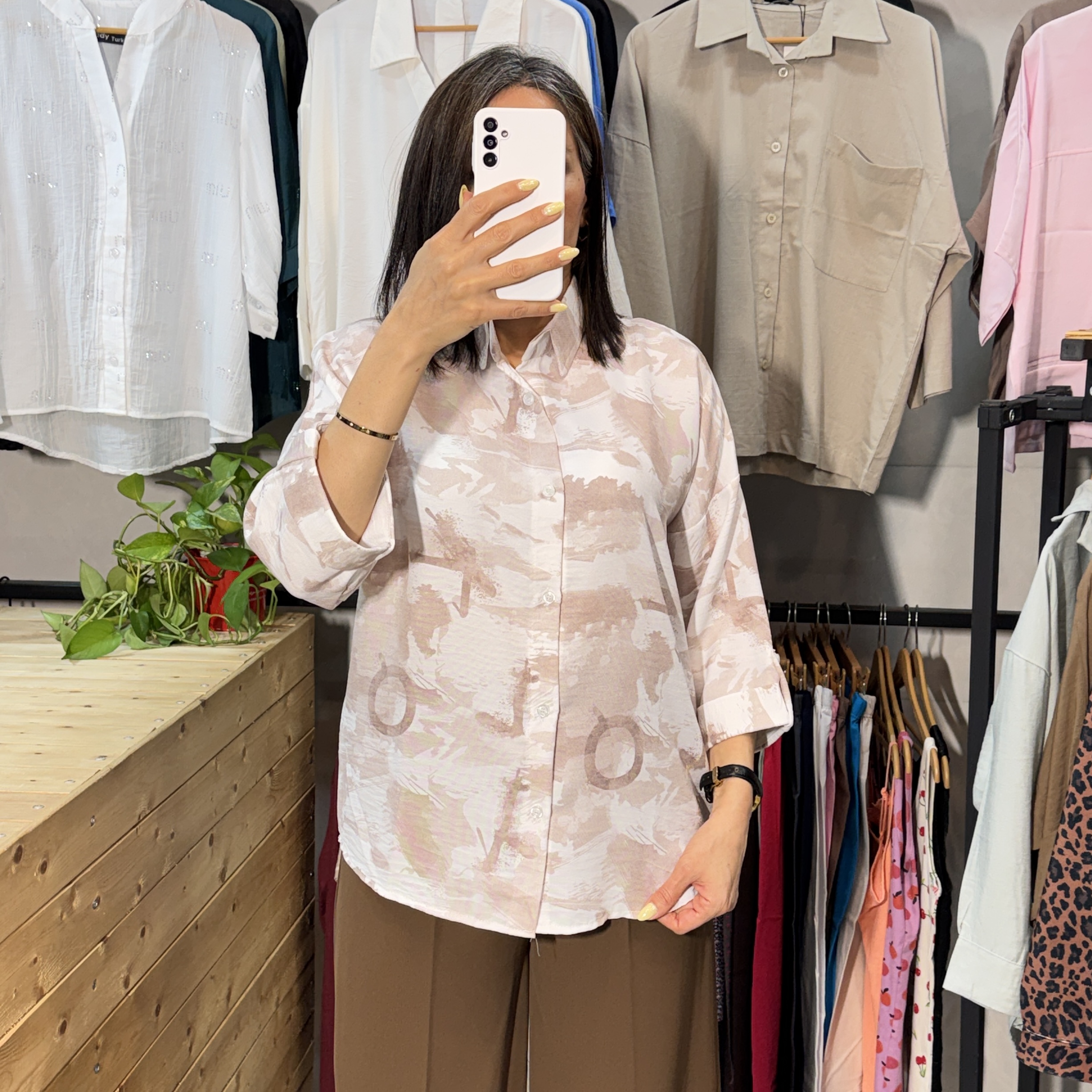 شومیز زنانه طرح ابرنگی